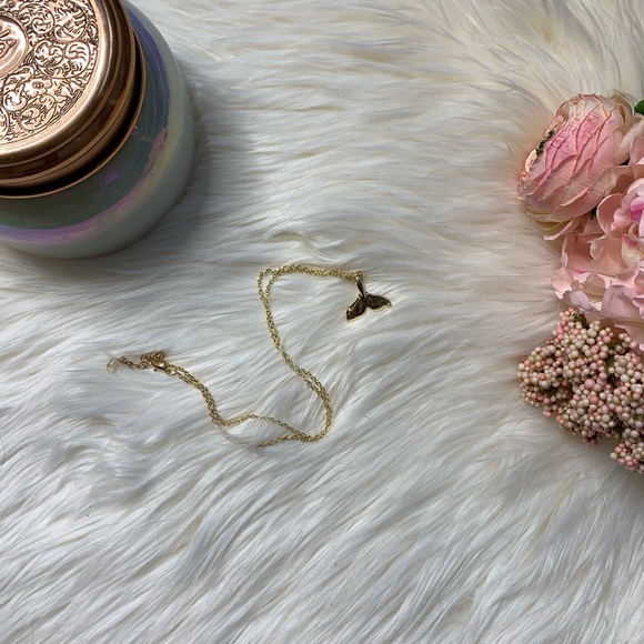 Delicate Gold 🖤 Nautical Whale Necklace - Picture 3 of 5